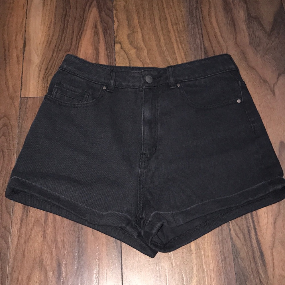 Kendall&Kylie Black high-waisted denim mom shorts